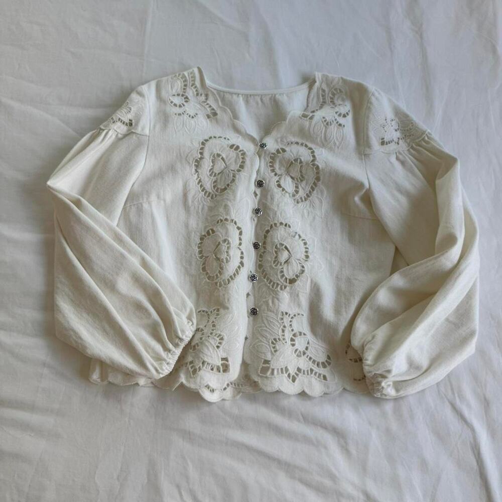 White embroidered blouse with bell  bell sleeves and button-up front - Picture 5 of 5